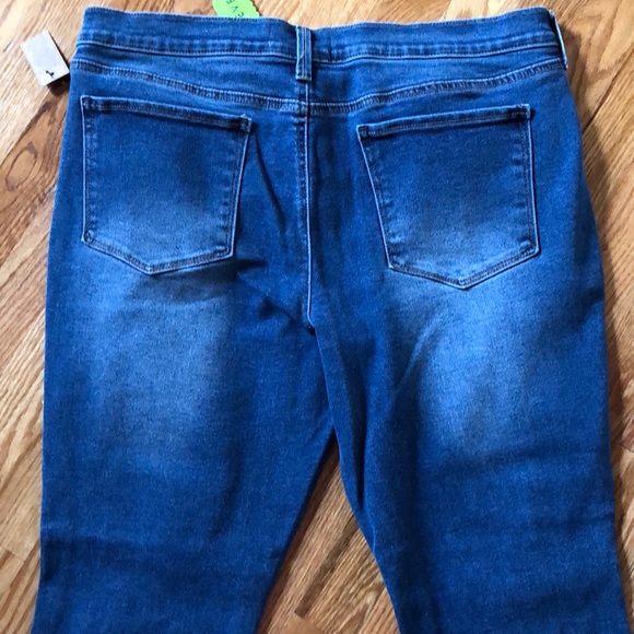 1 LEFT💋 NWT MUDD MID-RISE CROPPED SKINNY JEANS 15 - Picture 4 of 7